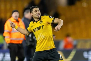 “Andre scores a goal in the last minute and gives victory to the Wolves against Liverpool.”