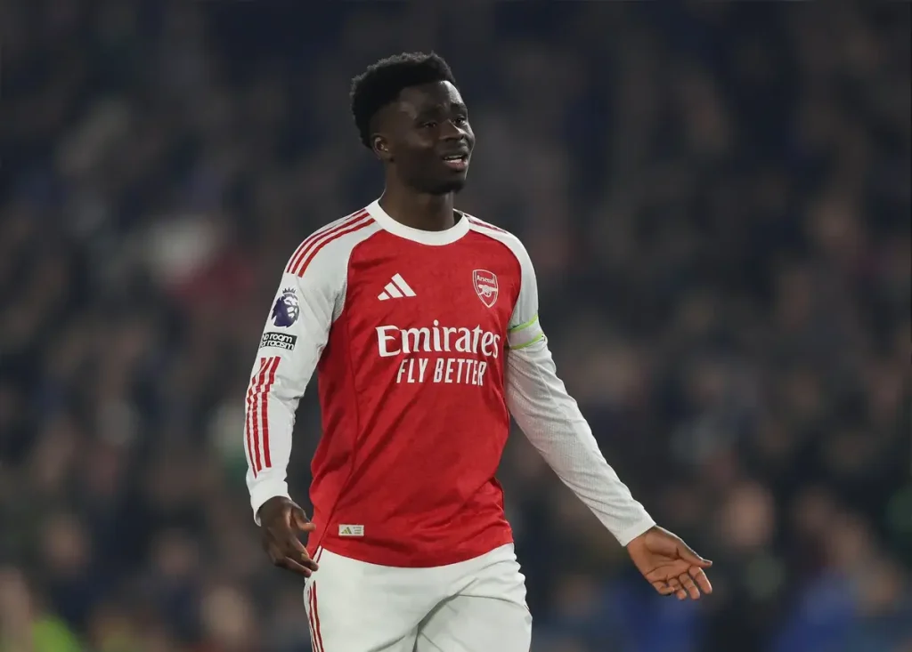 Arsenal vence Brighton com golo de Saka e aumenta vantagem na liga