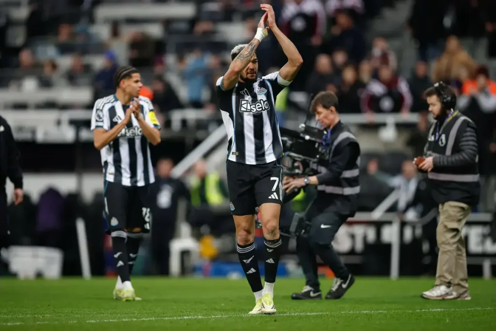 VIDEO – Newcastle vence Manchester United e brilha com exibições memoráveis