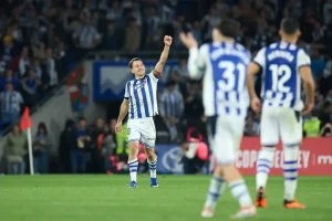 Real Sociedad defeats Athletic Club and advances to the Copa del Rey final.