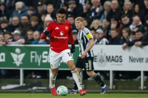 “Five crucial mistakes in Manchester United’s contracts and the urgency of Casemiro’s extension.”