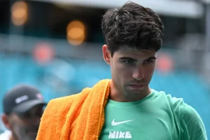 Carlos Alcaraz deve ponderar evitar torneios, alerta Toni Nadal