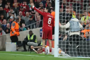 Noa Lang submetido a cirurgia em Liverpool e Galatasaray avalia queixa