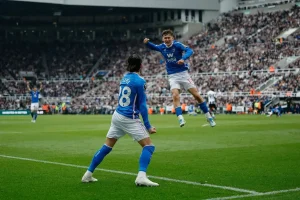 Sunderland surpreende Newcastle no dérbi com golo de Brobbey aos 90 minutos