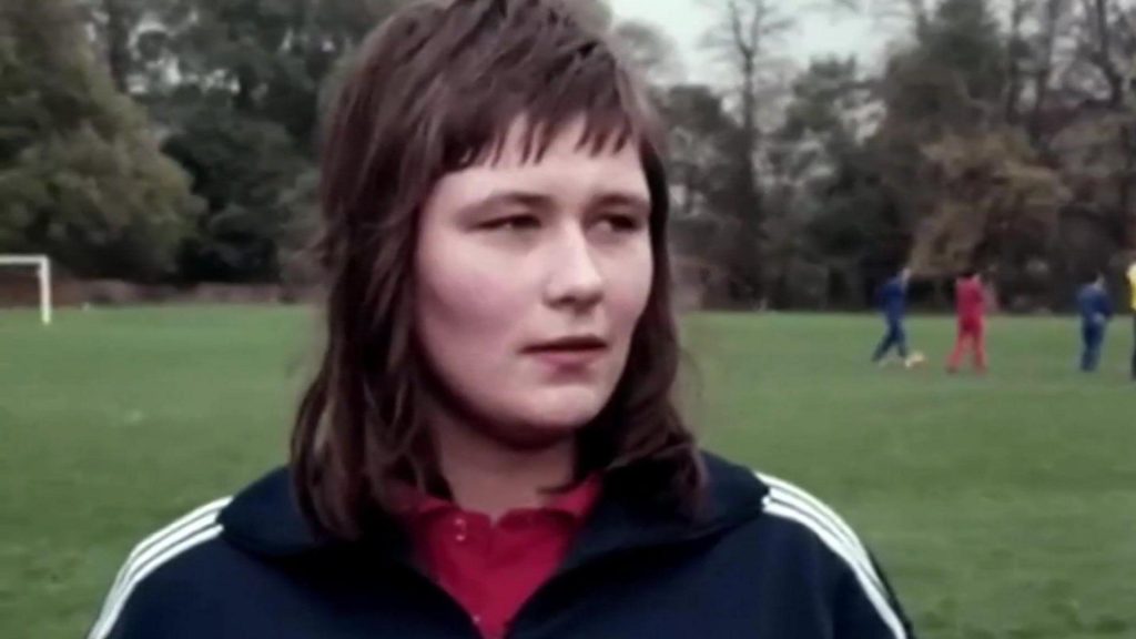 Lynda Hale, pioneira que marcou no primeiro jogo feminino de inglaterra, morre