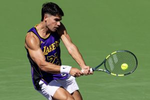 Carlos Alcaraz brilha em Indian wells com momentos divertidos entre estrelas da WTA