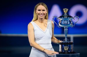 Caroline Wozniacki exibe relógio de luxo de quase 400 mil euros oferecido pelo marido