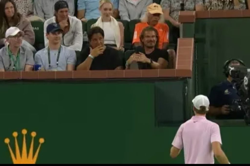 VIDEO – Jannik Sinner faces a spectator in Indian Wells and the referee intervenes.