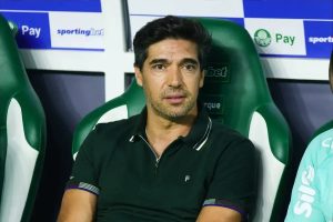 “Abel celebrates a new historic achievement at Palmeiras and becomes emotional.”