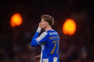 Alarme no FC Porto após lesão de Oskar Pietuszewski