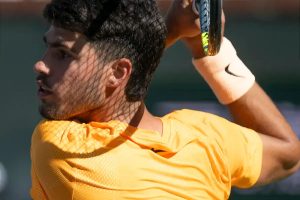Alcaraz brilha em Indian wells e avança para as semifinais contra Medvedev