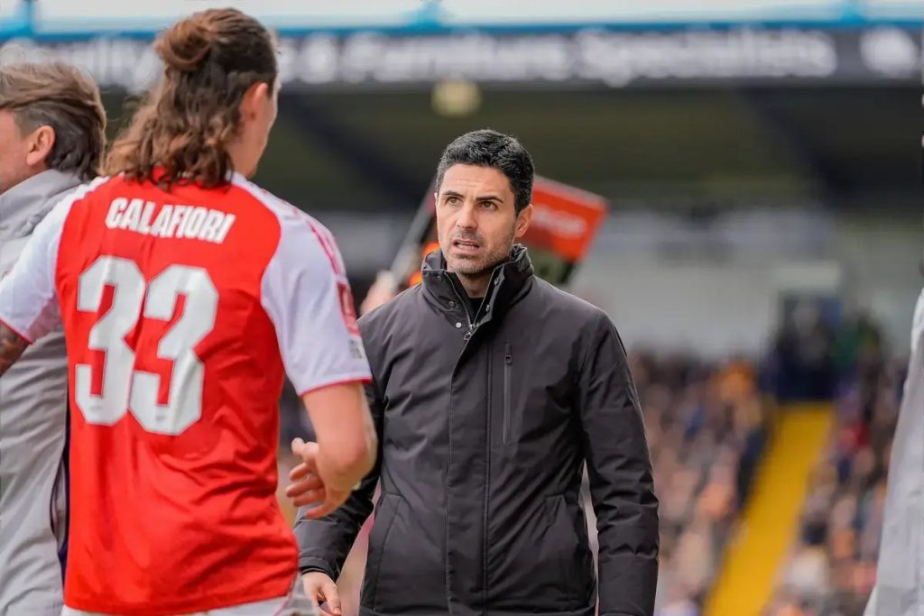 Arsenal enfrenta dilema monumental na luta por contratações esta temporada