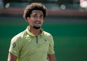Arthur Fils supera adversidade e conquista vitória dramática em Indian wells