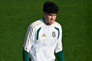 Barcelona hesitates with the asking price from Inter Milan for Bastoni.