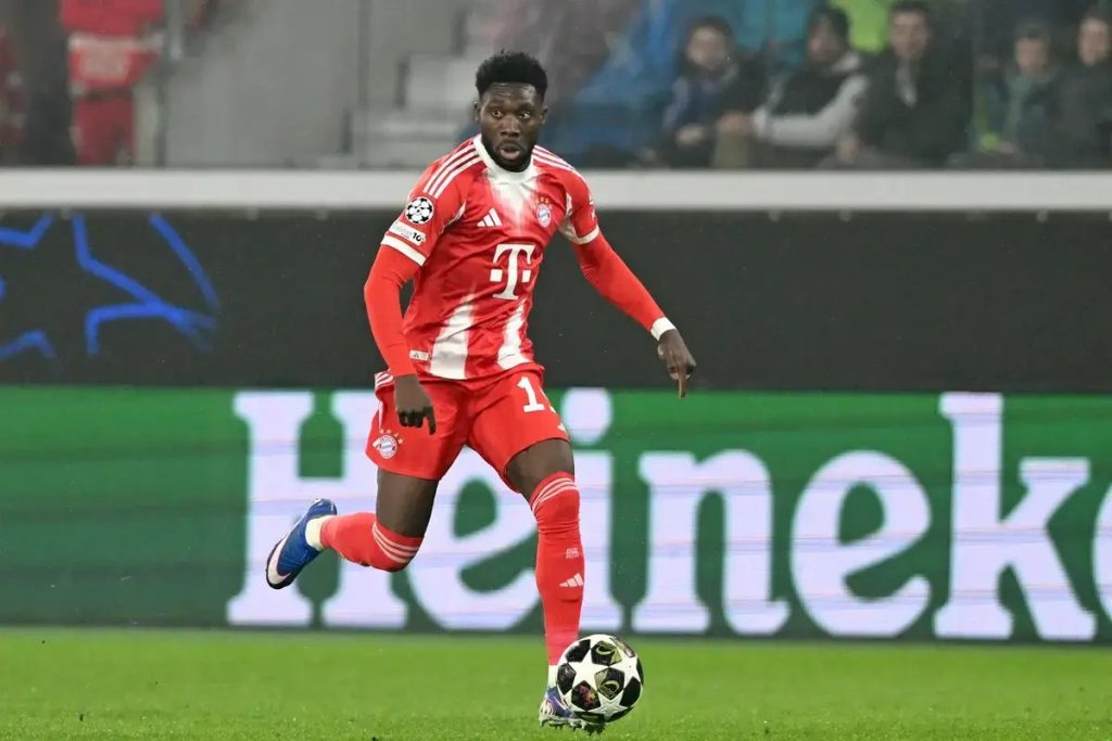 Bayern pode estar a preparar a venda de Alphonso Davies