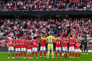 Benfica is preparing a central operation to strengthen the team in the second half of the season.