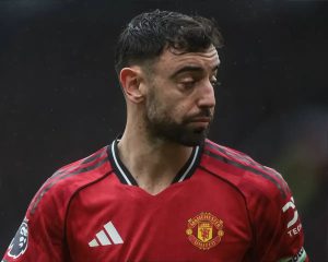 Bruno Fernandes may stay at Manchester United after a change of plans.