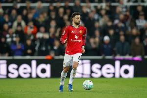 “Bruno Fernandes assures future at Manchester United and dismisses rumors.”