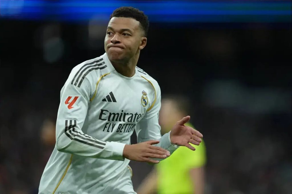 Carlo Ancelotti afirma que dificuldades do Real Madrid não estão ligadas a Mbappé