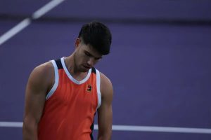 Carlos Alcaraz e Jannik Sinner em rota para um duelo explosivo em Indian Wells