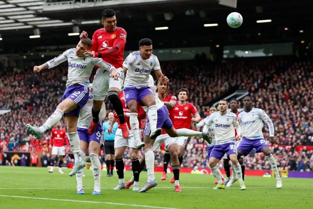 Carrick mantém mistério sobre futuro de Casemiro após exibição goleadora