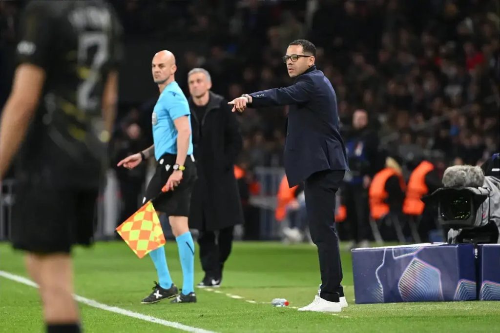 Chelsea prepara-se para mudanças drásticas ao considerar saída de Rosenior