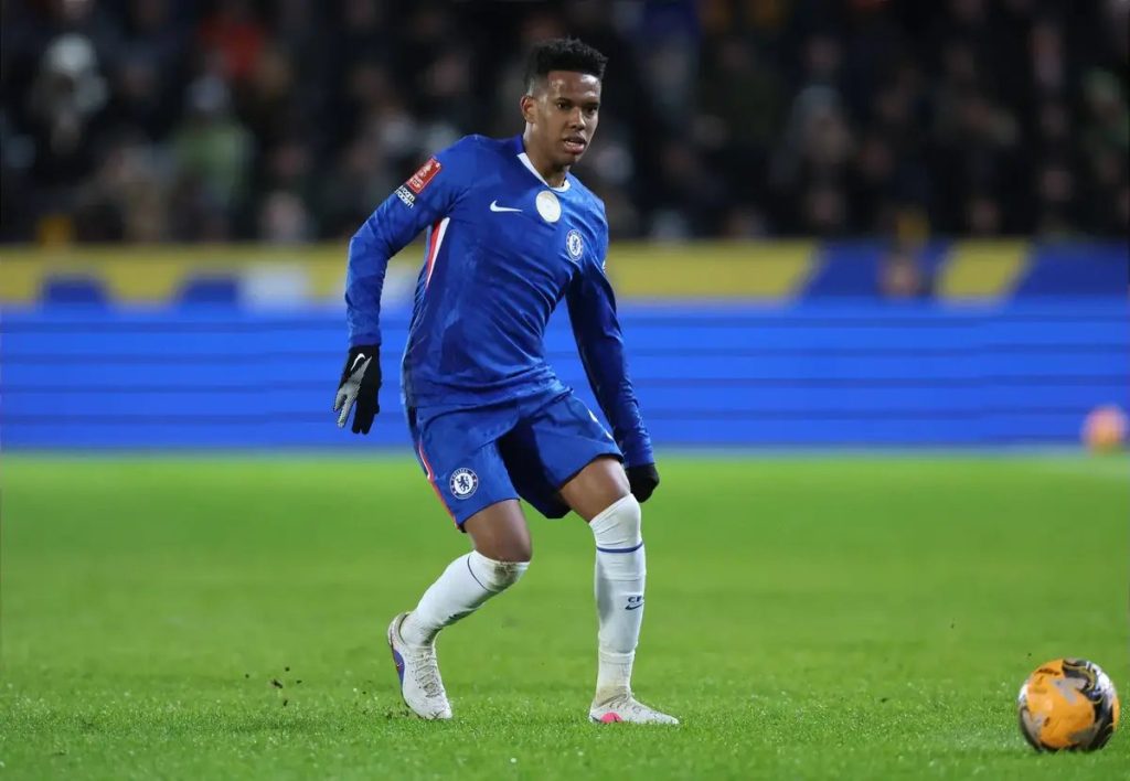 Estêvão at risk of missing the World Cup after serious thigh injury.