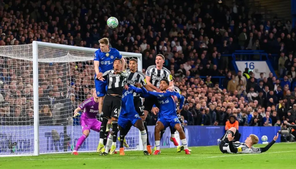 Chelsea Vê sonhos da Champions League desmoronarem com golo de Gordon