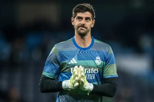 Courtois causa preocupação no Real Madrid após triunfo em Manchester