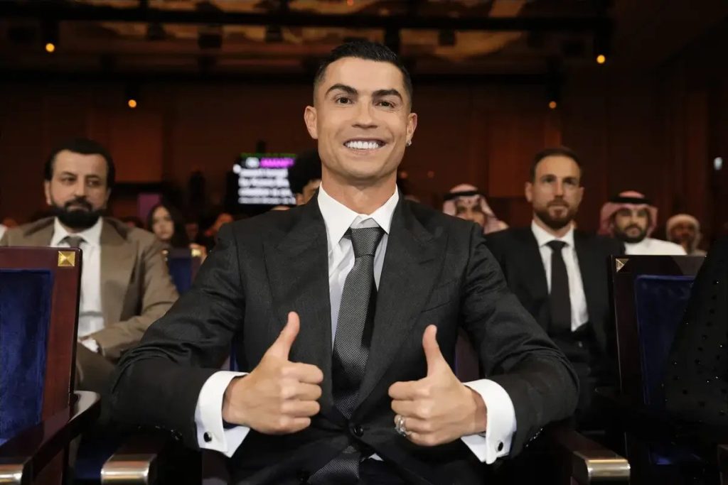 Cristiano Ronaldo shines among the 10 highest-paid athletes in the world.