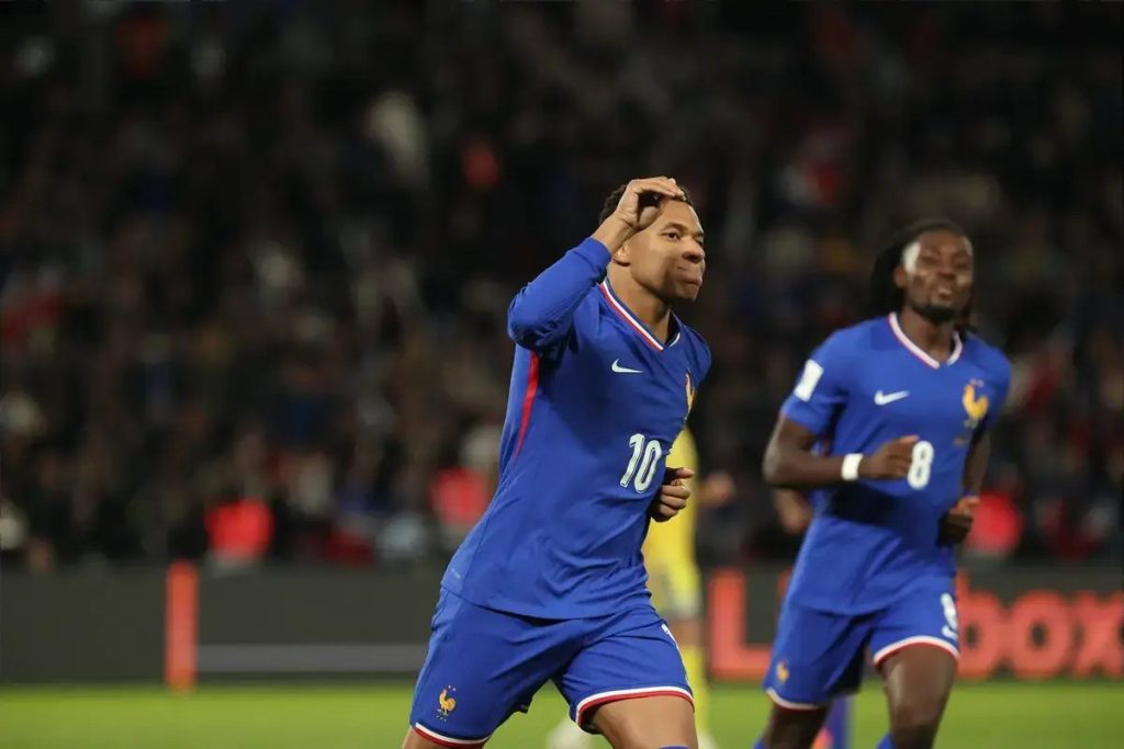 Deschamps revela estratégia audaciosa ao convocar Mbappé para o jogo