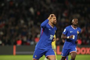 Deschamps revela estratégia audaciosa ao convocar Mbappé para o jogo