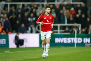 Diogo Dalot from Manchester United is a transfer target to replace a Real Madrid legend.