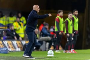Donos do Liverpool decidem futuro do clube enquanto incerteza sobre Arne Slot cresce