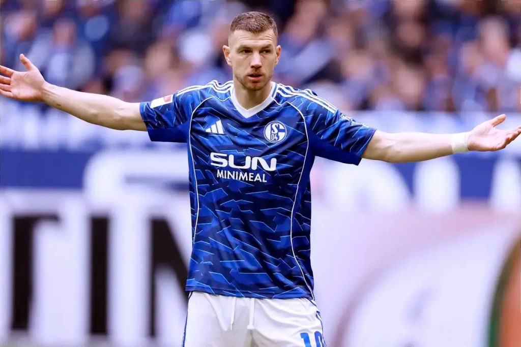 Dzeko afirma que não há favoritos no duelo contra a itália