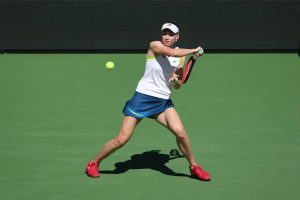 Elena Rybakina é assobiada em Indian Wells após contestar uma decisão