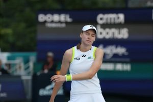 Elena Rybakina desafia Aryna Sabalenka pelo trono da WTA