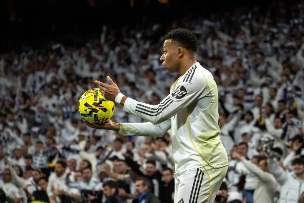 Evra surpreendido por Mbappé não ter ido para o Liverpool