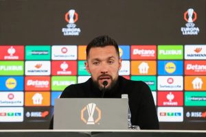 Farioli critica adiamento do jogo do Sporting: «é um tratamento particular»