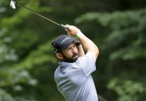 Left-handed golfer reveals the challenges of playing with hearing aids.