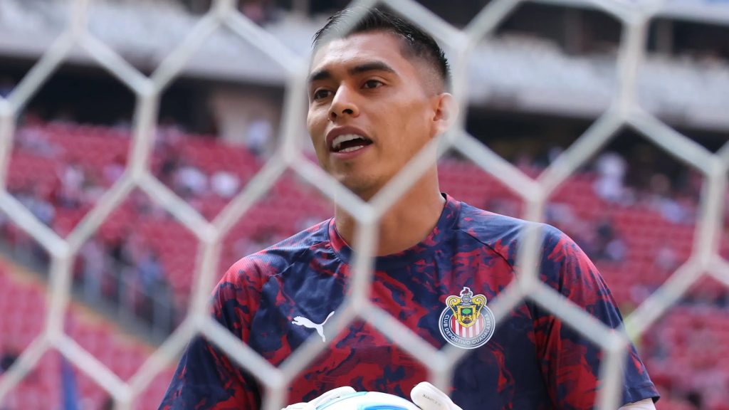 “Mexico’s goalkeeper insulted in match against Portugal at the Azteca.”