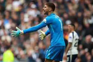 Guglielmo Vicario em apuros: Escândalo televisivo abala Tottenham