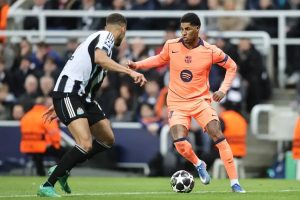 Hansi Flick explica falta de minutos de Marcus Rashford no Barcelona