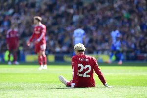 Hugo Ekitike deixa Liverpool em sobressalto após lesão contra o Brighton