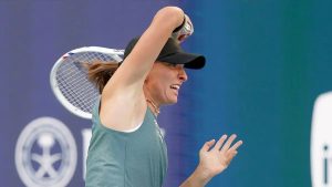 Iga Swiatek despede treinador e contrata pai de Caroline Wozniacki