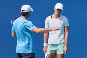Iga Swiatek em risco de sair do top cinco do ranking da WTA, alerta treinador