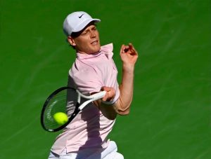Jannik Sinner brilha e garante lugar nas meias-finais de Indian wells