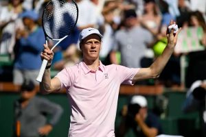 Jannik Sinner conquista título em Indian Wells e fatura prémio milionário