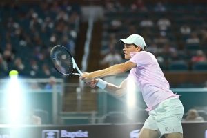 Jannik Sinner revela emoções após vitória épica sobre Corentin Moutet em miami