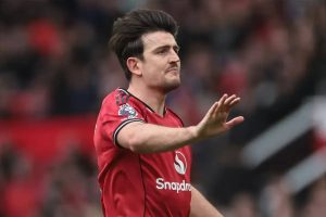 Manchester United player hopes teammate renews contract.